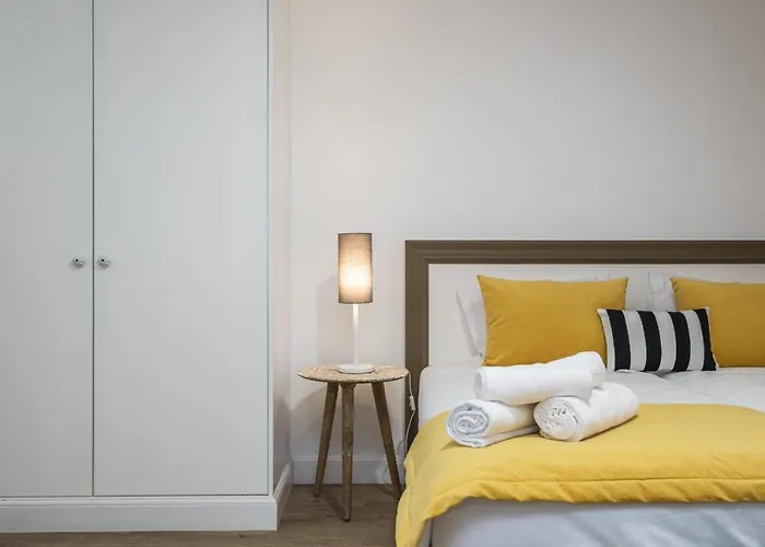 Apartment By Homing *