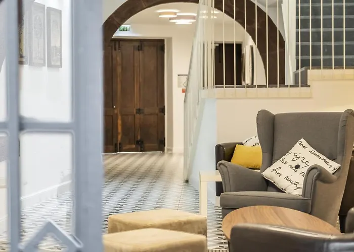 Apartment By Homing *