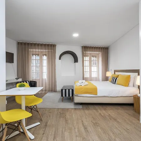 By Homing Φουνκάλ